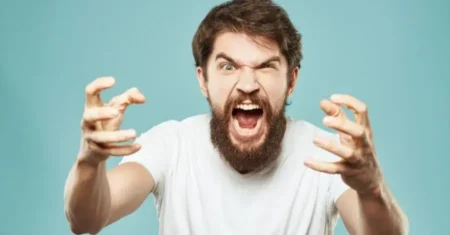 Quando o corpo fala: sinais evidentes de personalidade agressiva