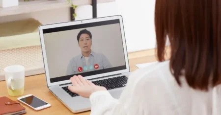 Traição virtual: o limite entre flertar nas redes sociais e a infidelidade real